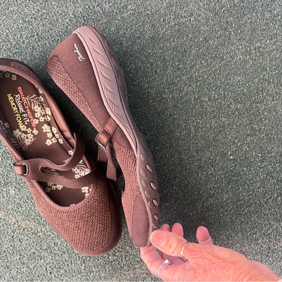 Skechers Relaxed Fit Women's 9.5 Brown Mary Jane Shoes comfort slip on flats - Picture 4 of 10